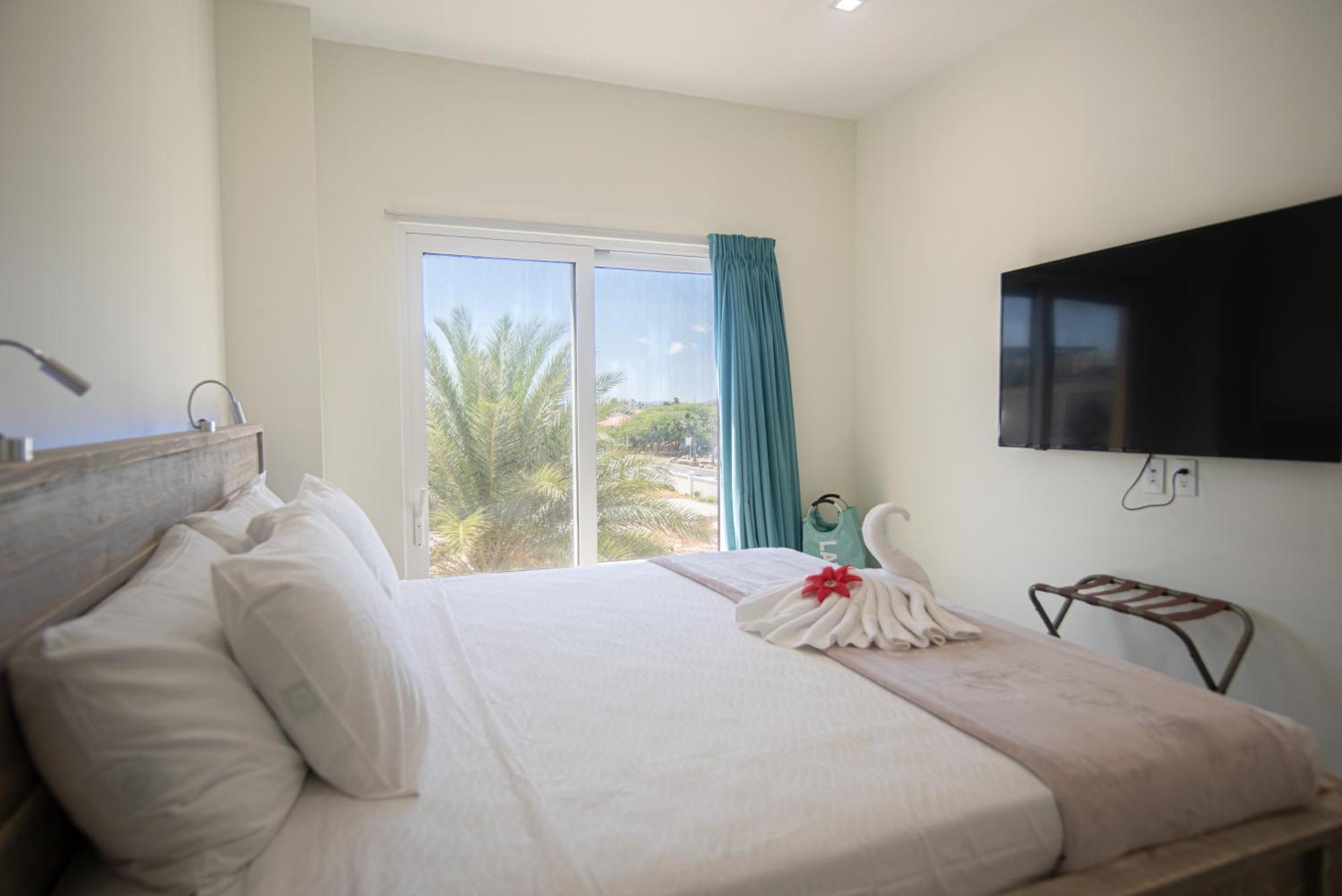 The Cove - Condo Hotel - Palm Beach Strip 외부 사진