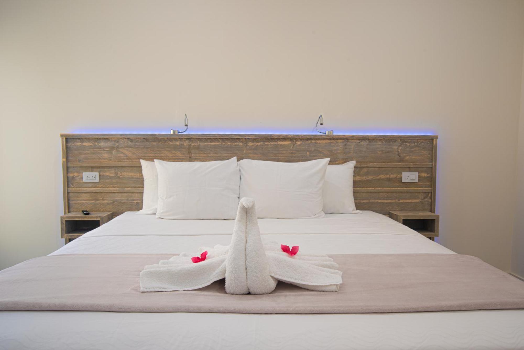 The Cove - Condo Hotel - Palm Beach Strip 외부 사진