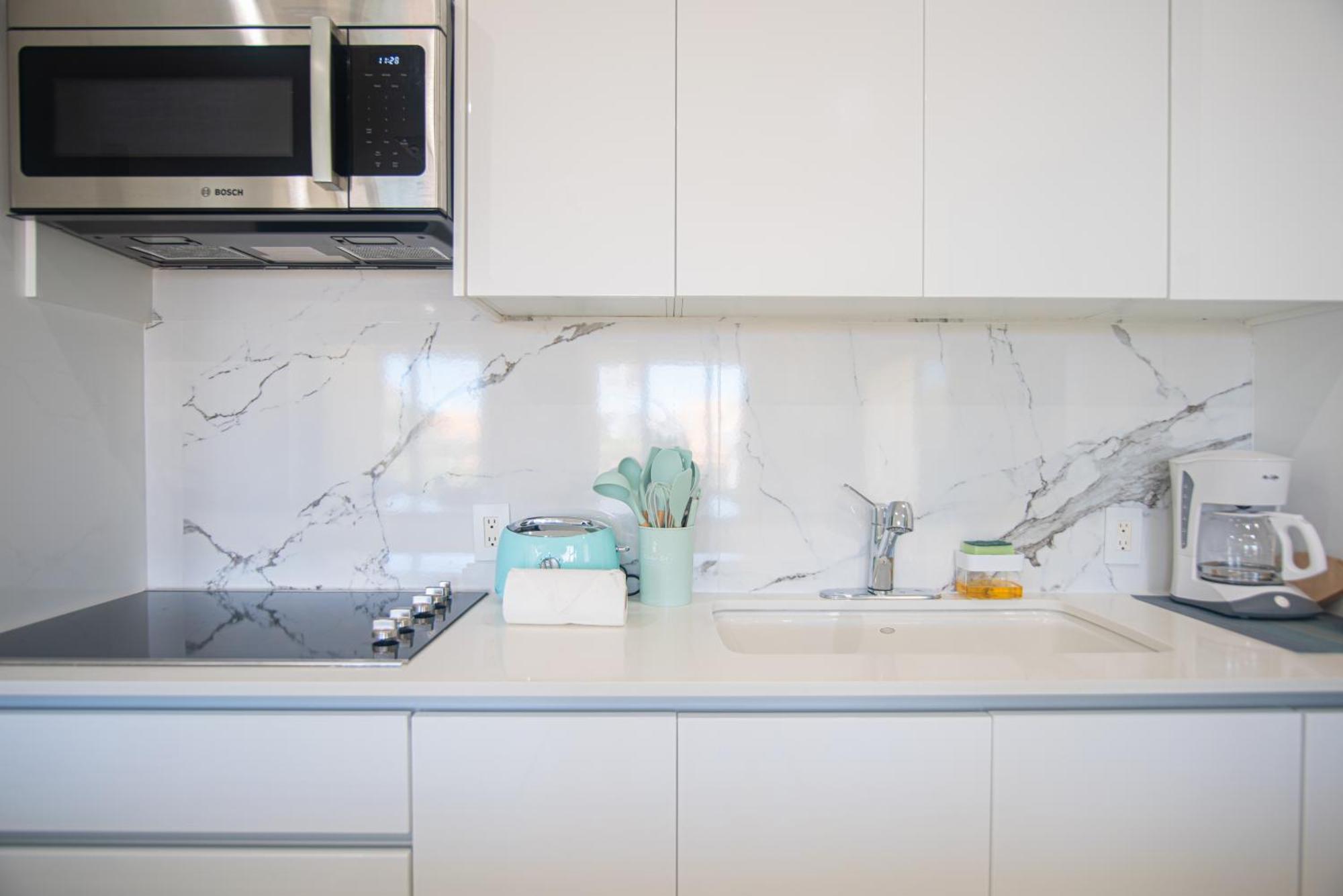 The Cove - Condo Hotel - Palm Beach Strip 외부 사진