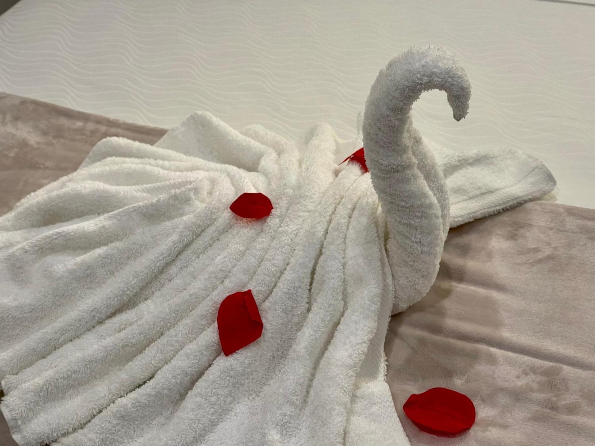 The Cove - Condo Hotel - Palm Beach Strip 외부 사진