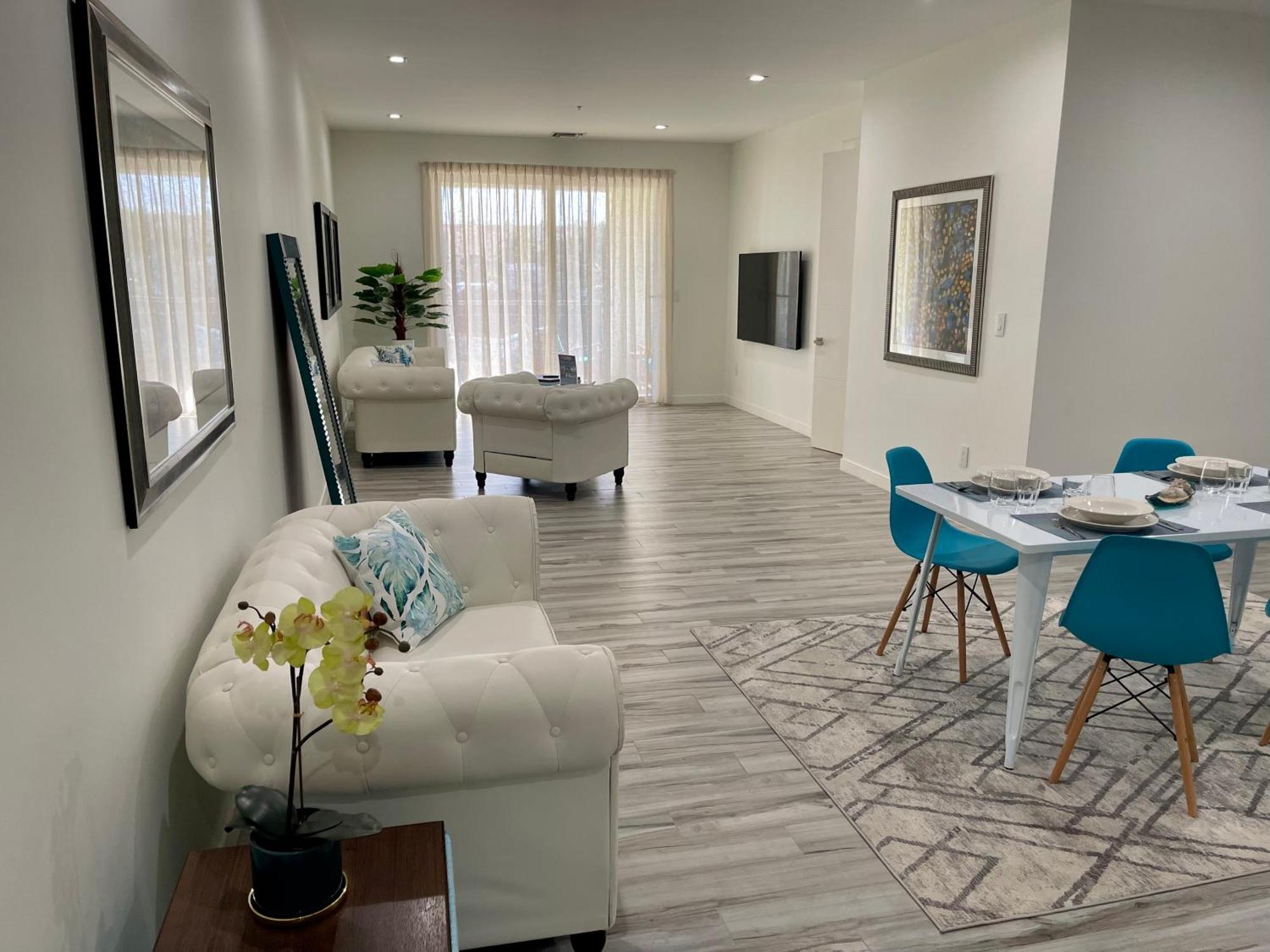 The Cove - Condo Hotel - Palm Beach Strip 외부 사진