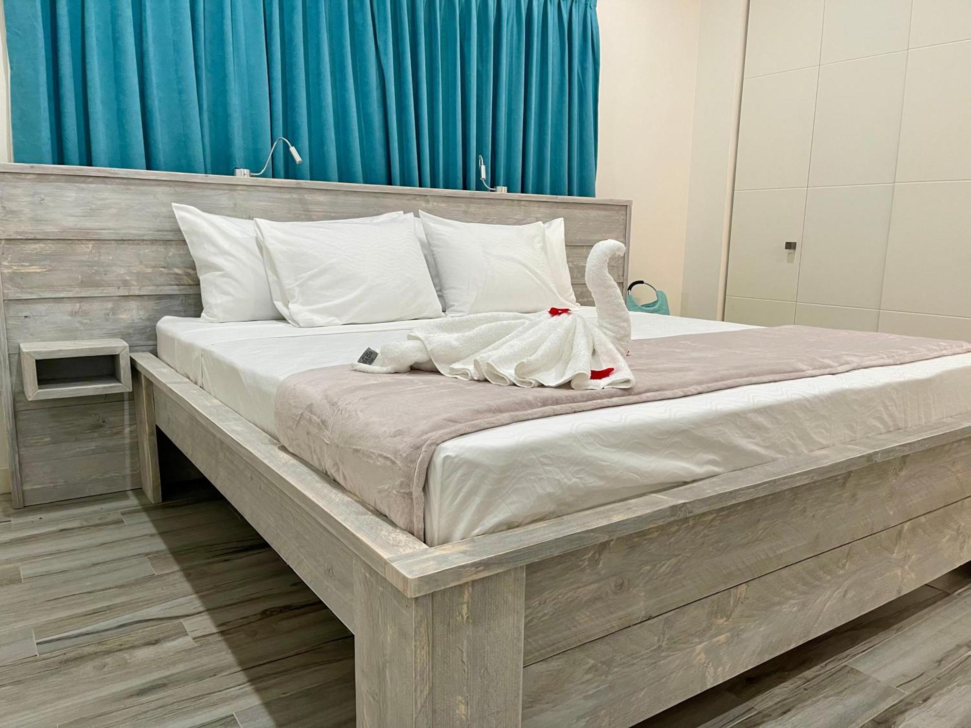 The Cove - Condo Hotel - Palm Beach Strip 외부 사진