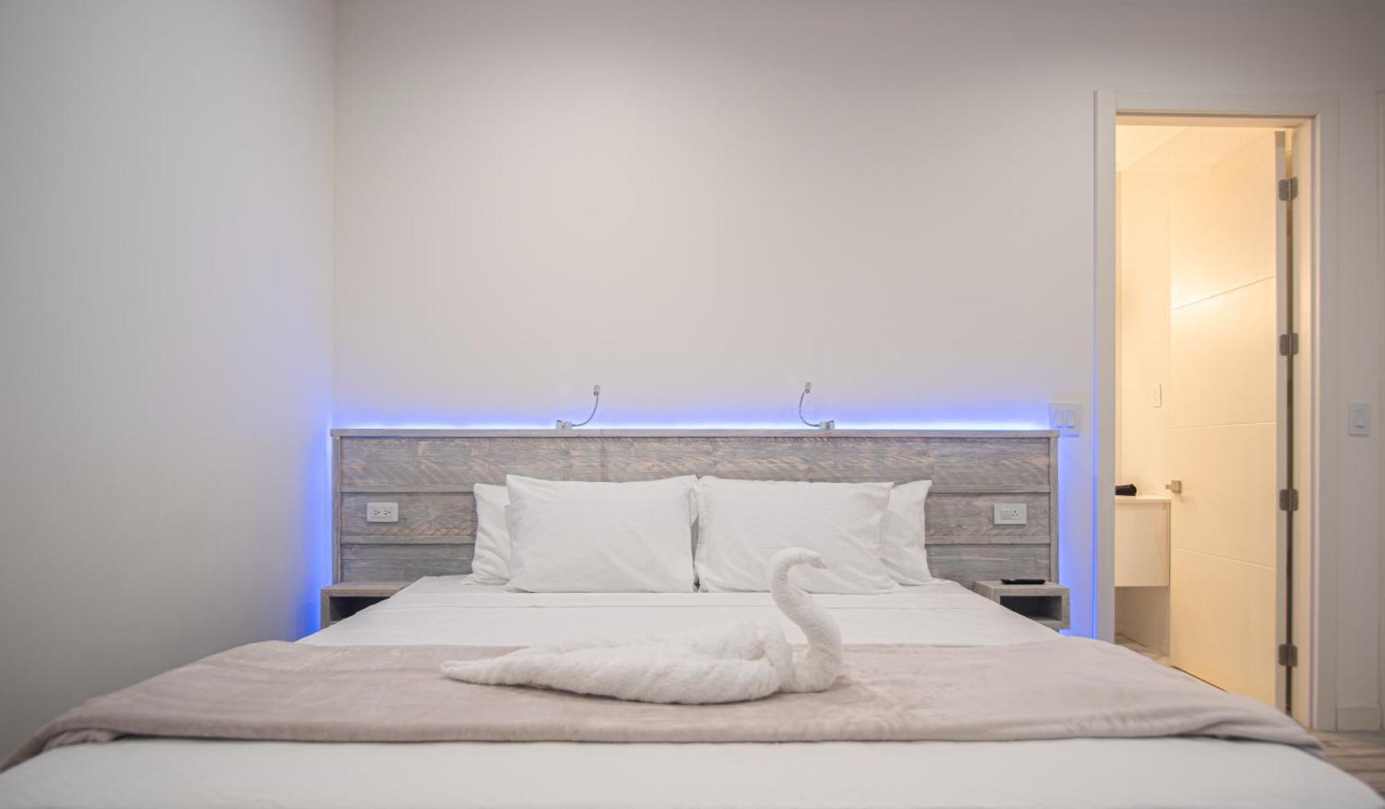 The Cove - Condo Hotel - Palm Beach Strip 외부 사진
