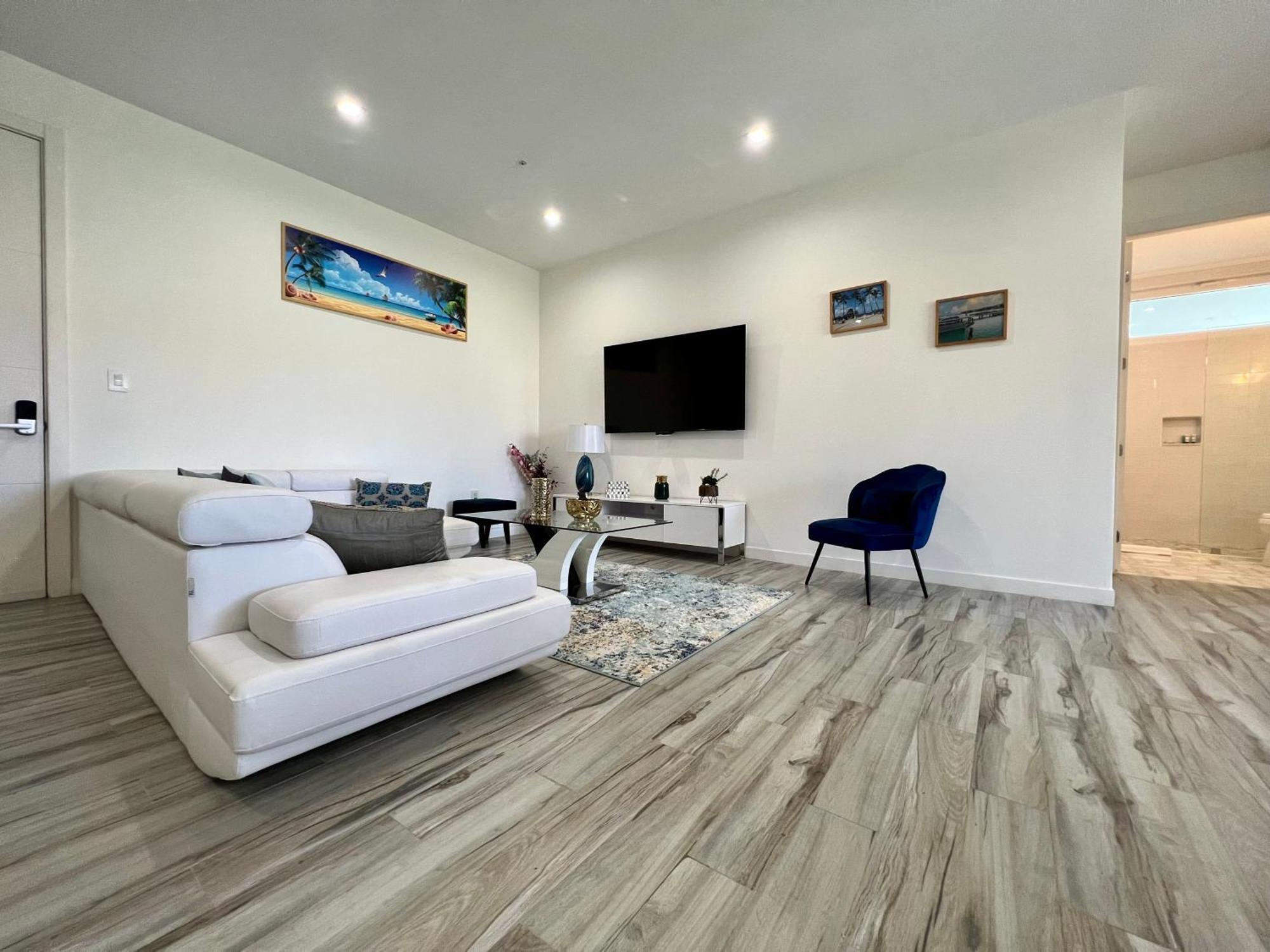 The Cove - Condo Hotel - Palm Beach Strip 외부 사진