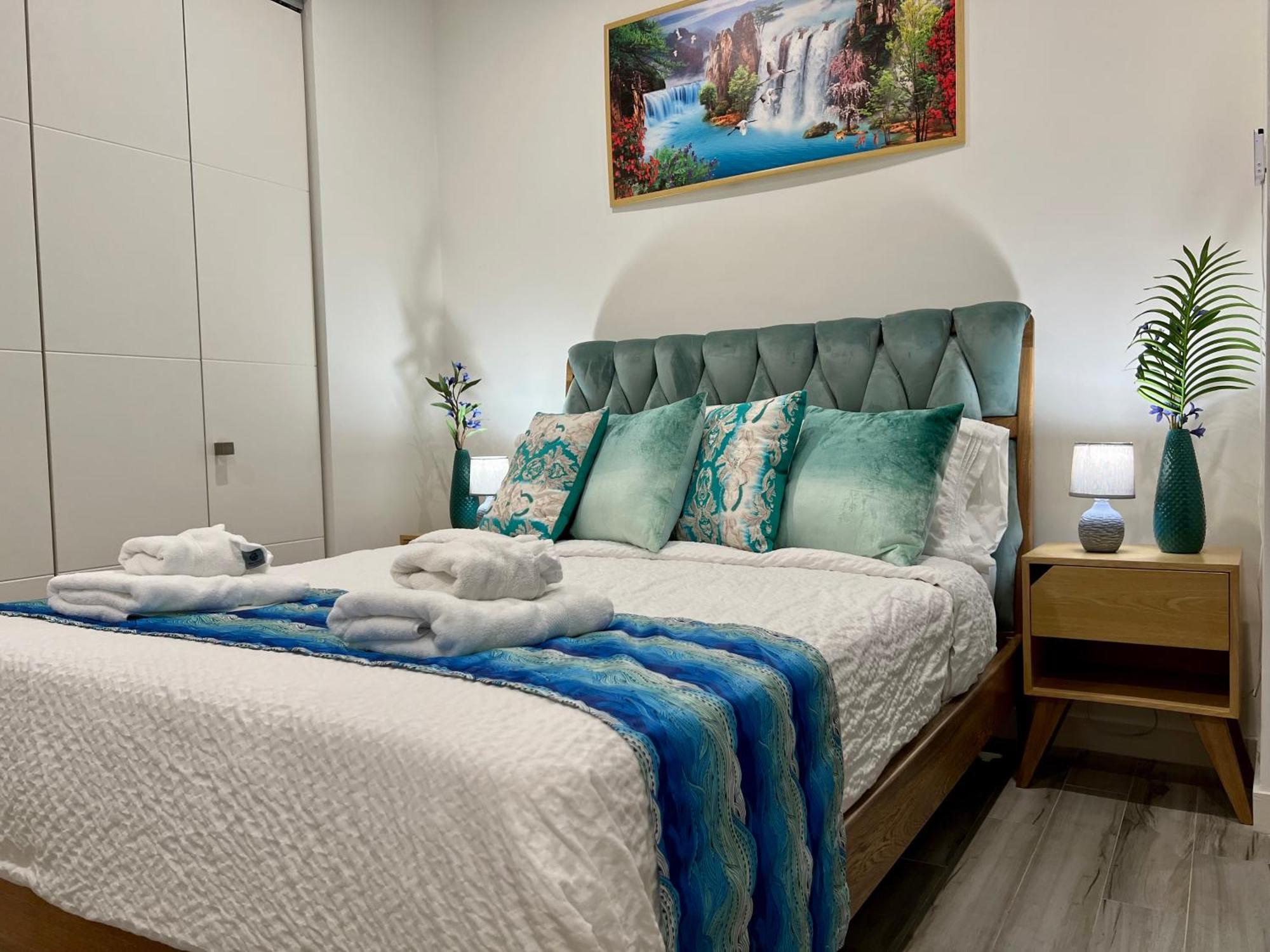 The Cove - Condo Hotel - Palm Beach Strip 객실 사진