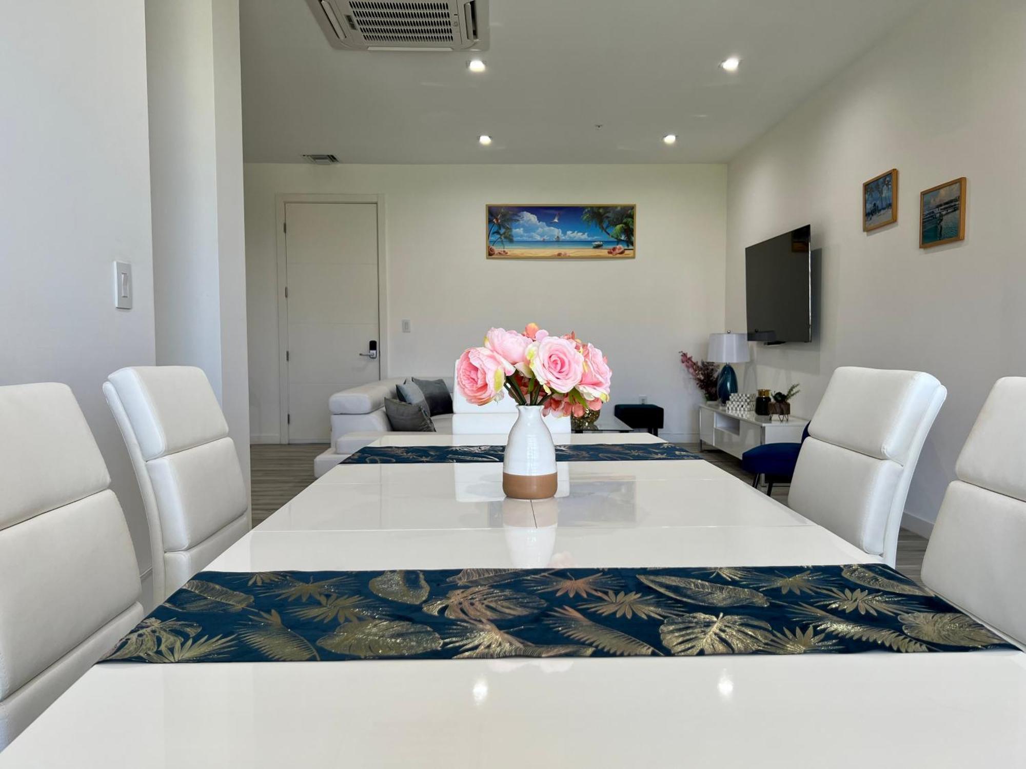 The Cove - Condo Hotel - Palm Beach Strip 객실 사진